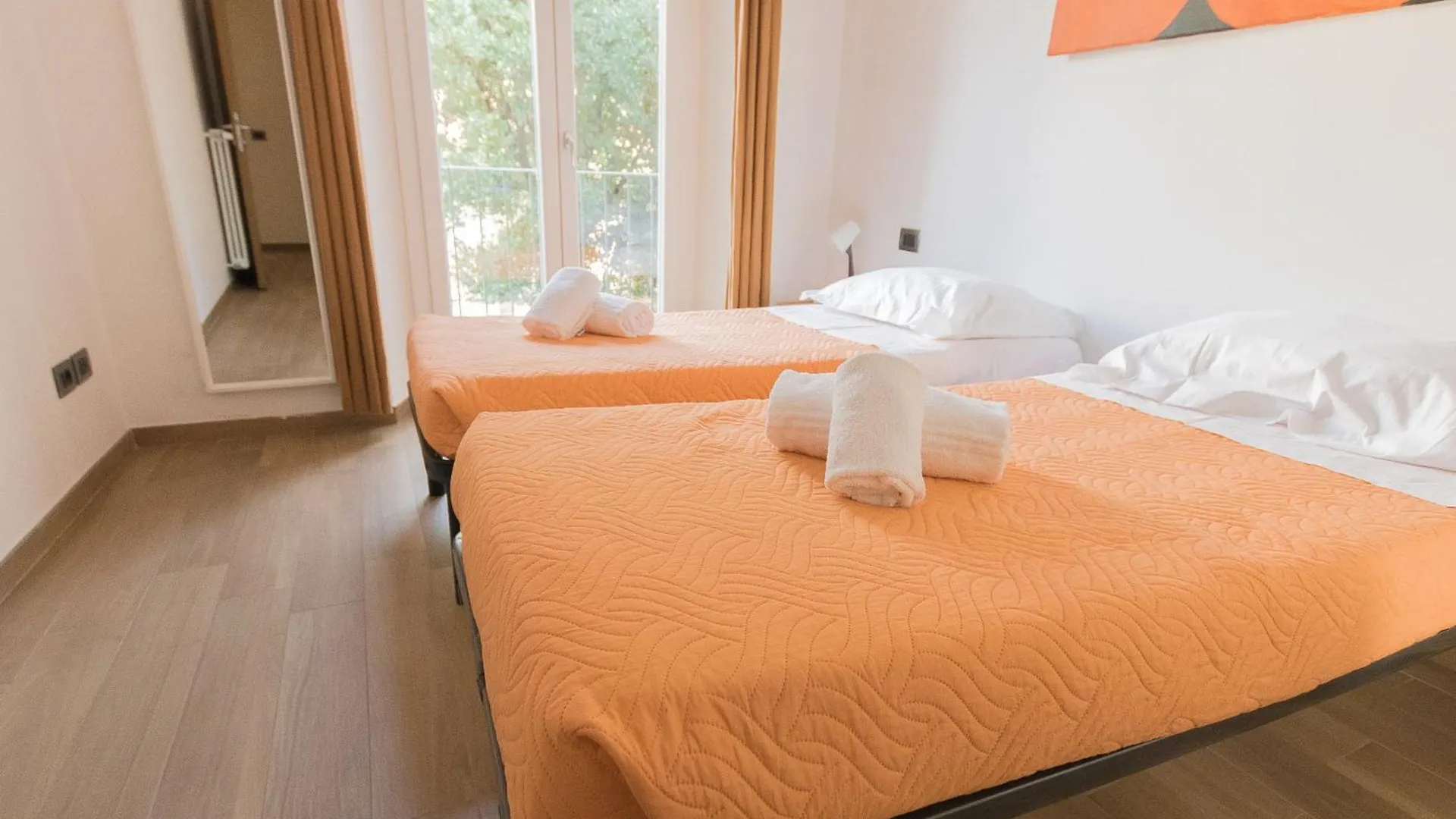 Amalia Suites - Via San Zanobi Firenze Panzió